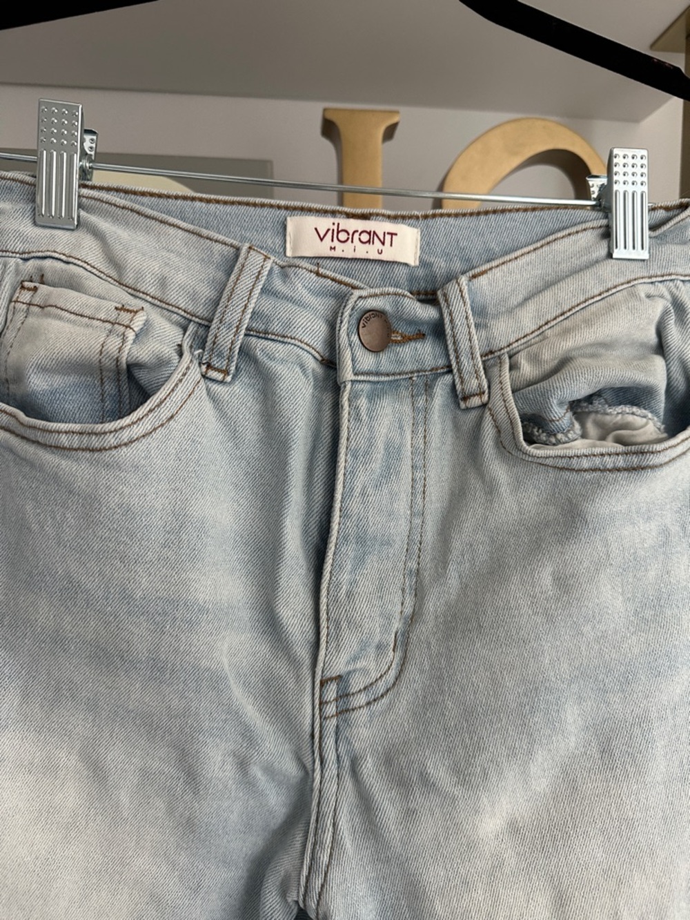 Vibrant Light Wash Distressed Straight-Leg Jeans - Women - Picture 2 of 6